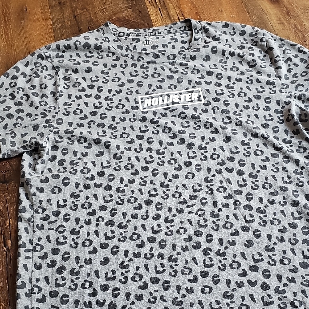 Hollister Women's M California Grey Cheetah Short-sleeve T-Shirt